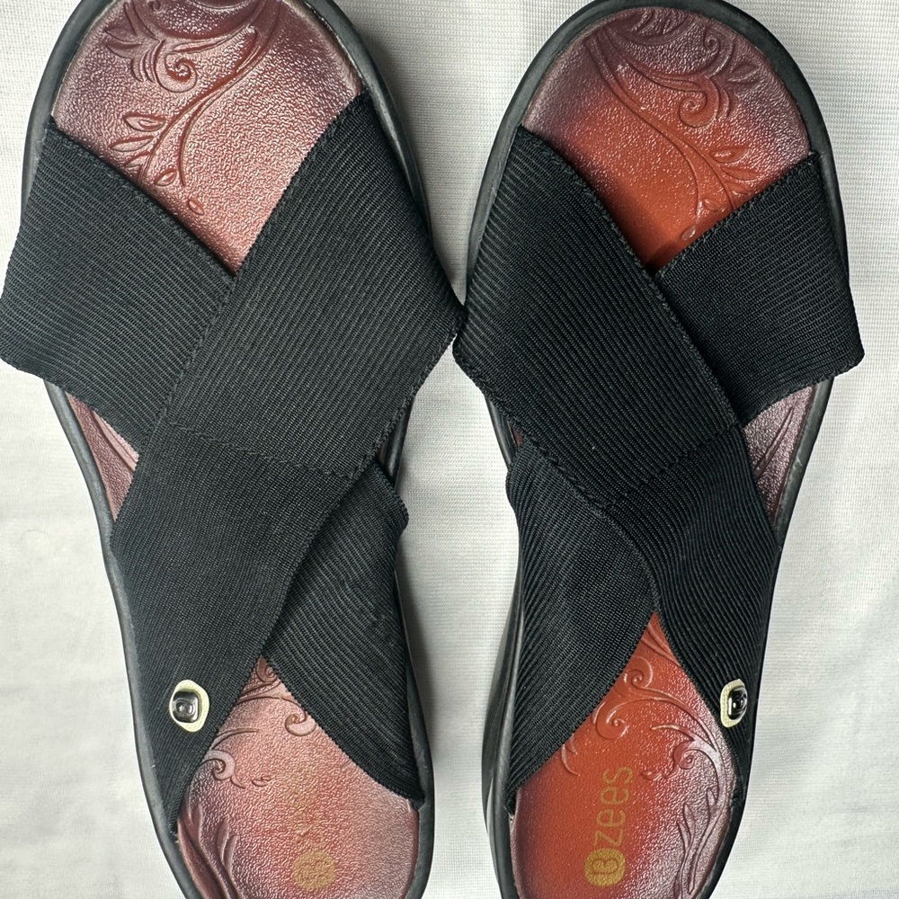 BZEES Black Women's Sandals size 7
